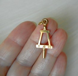 (E3) Vintage 14k Gold Tau Beta Pi Fraternity Key Fob Charm Engineering Fraternity Wash 1969