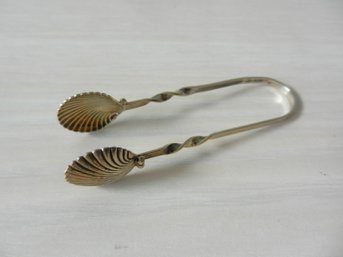 (D18)   Vintage Sterling Silver Clam Shell Sugar Tongs