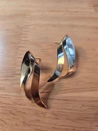 14K Yellow Gold Modernist Swirl Earrings (EL50)