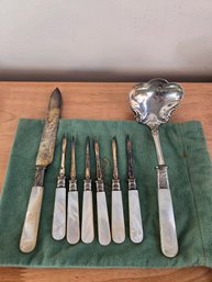 Antique Mother Of Pearl Handled Cutlery (EL64)