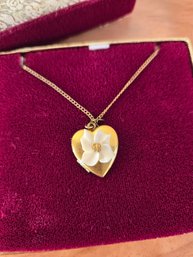 Vintage Alaskan Souvenir Gold/Ivory Locket (EL66)