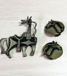 Vintage Silver Tone Metal Modernist Brutalist Giraffe Brooch And Clip Earrings   (DL60)
