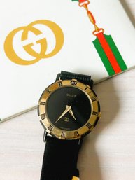 Vintage Gucci Womens Black Face Watch 00  3200L784 With Leaflet  (DL79)