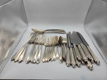 Lunt Treasure Sterling Silver Flatware (EM57)