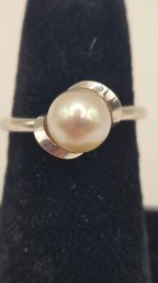 14K White Gold And Pearl Ring (EL115)