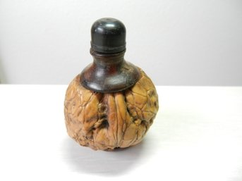 Vintage Walnut Snuff Bottle   (DP22)