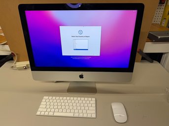 Apple 21.5' Retina 4K IMac Late 2015  Keyboard & Magic Mouse