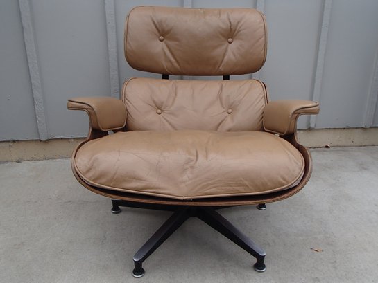 Herman Miller Eames Rosewood Swiveling Lounge Chair