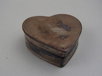 Sterling Silver Heart Shaped Porcelain Lined Pill Box / Snuff Box Weight 15g