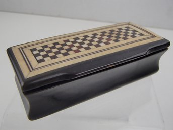 Inlaid Horn Checker Board Design Snuff Box