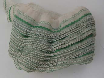 Vintage Ruffle Trim In Wrights Box
