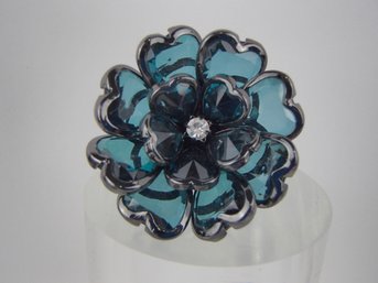 Fantastic Acrylic Flower Stretch Ring Size 8 Weight 16.3g