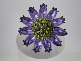 Flower Cocktail Stretch Ring Size 9 Weight 25.7g