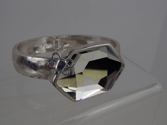 Hammered Metal With Glass Gem Hinged Bangle Weight 54.3g