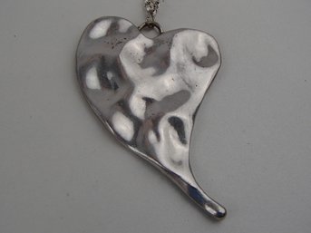 Lovely Silver Tone 28' Metal Heart Necklace
