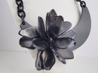 Groovy All Acrylic Chain And Flower Necklace