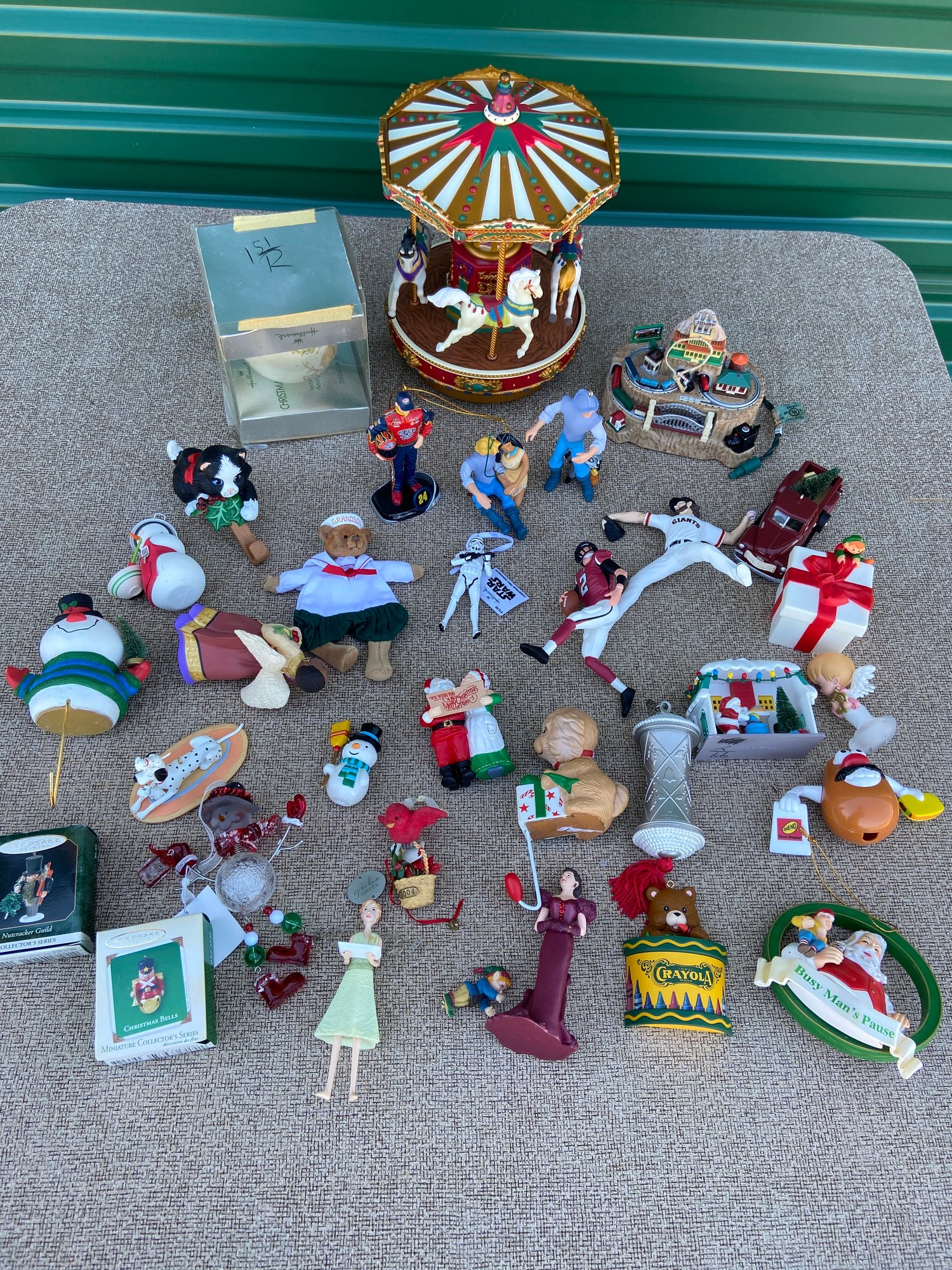 Opened Hallmark Mix #7920 | Auctionninja.com
