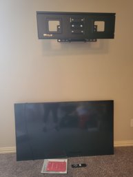 Tcl Flat Screen And Mount