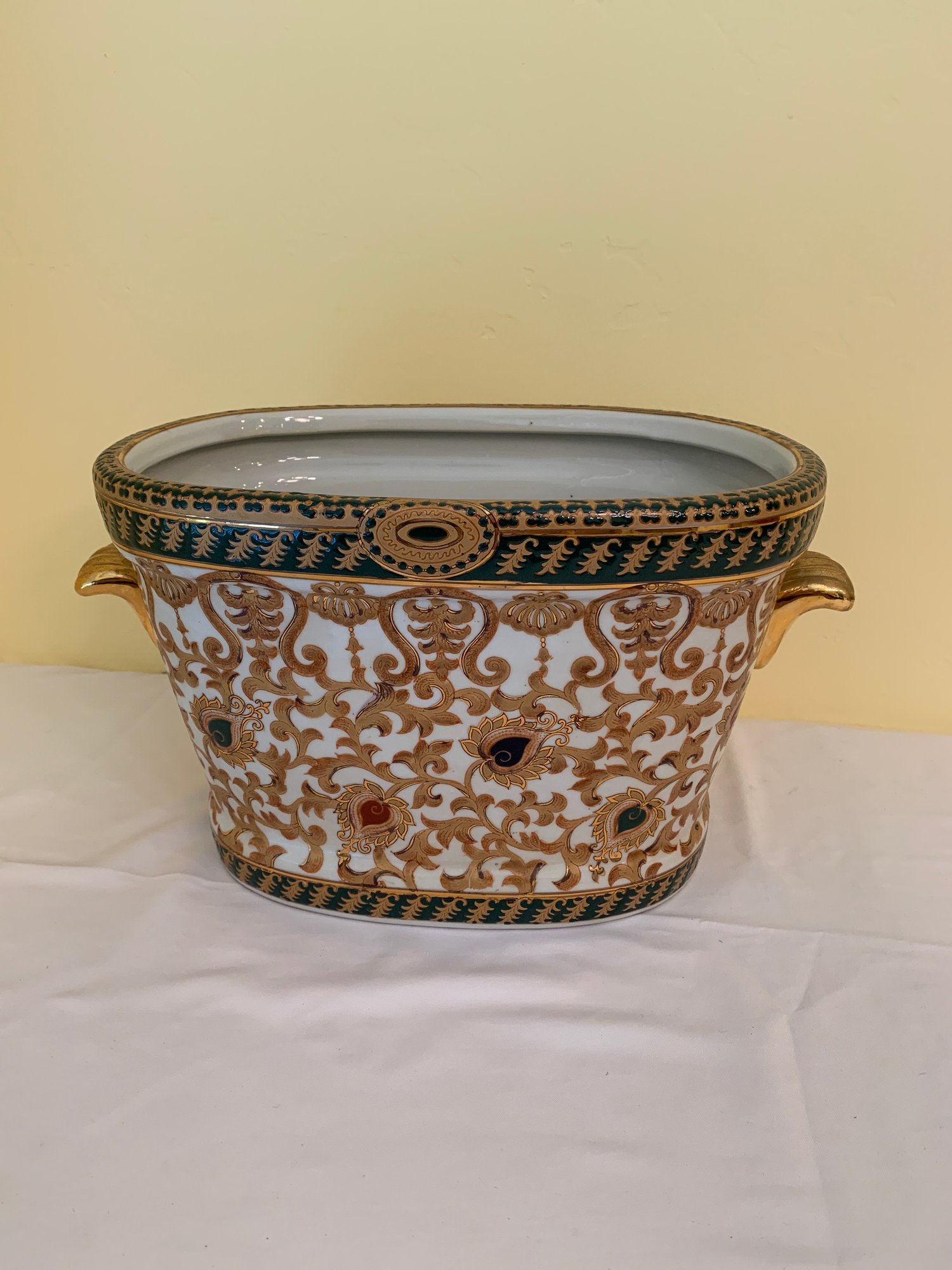 Fish Pot #7246 | Auctionninja.com