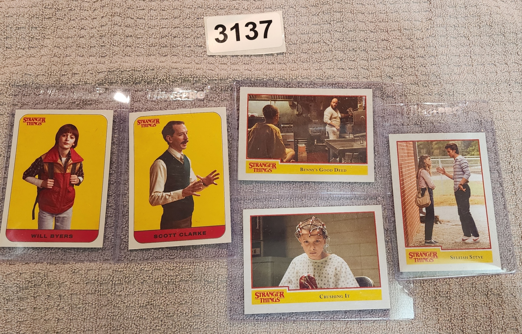 SET OF 5 STRANGER THINGS SERIES 1 TRADING CARDS PLASTIC SLEEVES GREAT  CONDITION #5408 | Auctionninja.com