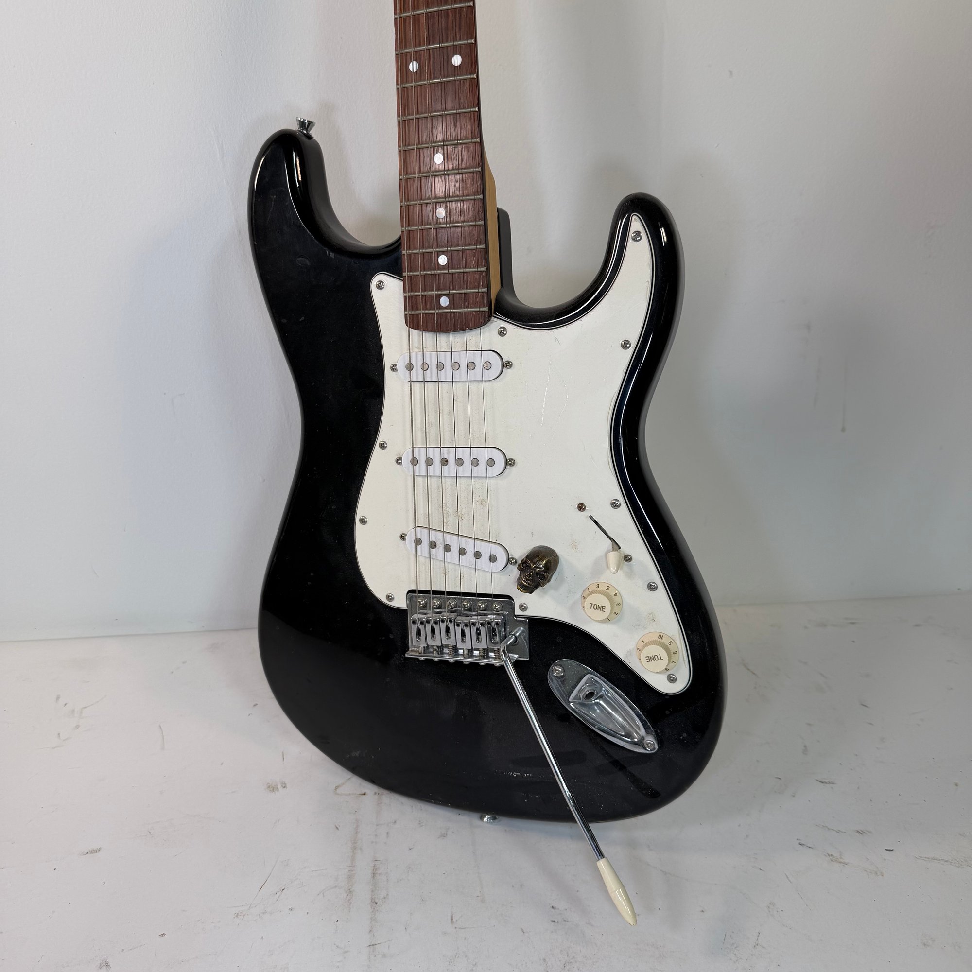 Fender Squier Strat Electric Guitar Black #91981 | Auctionninja.com