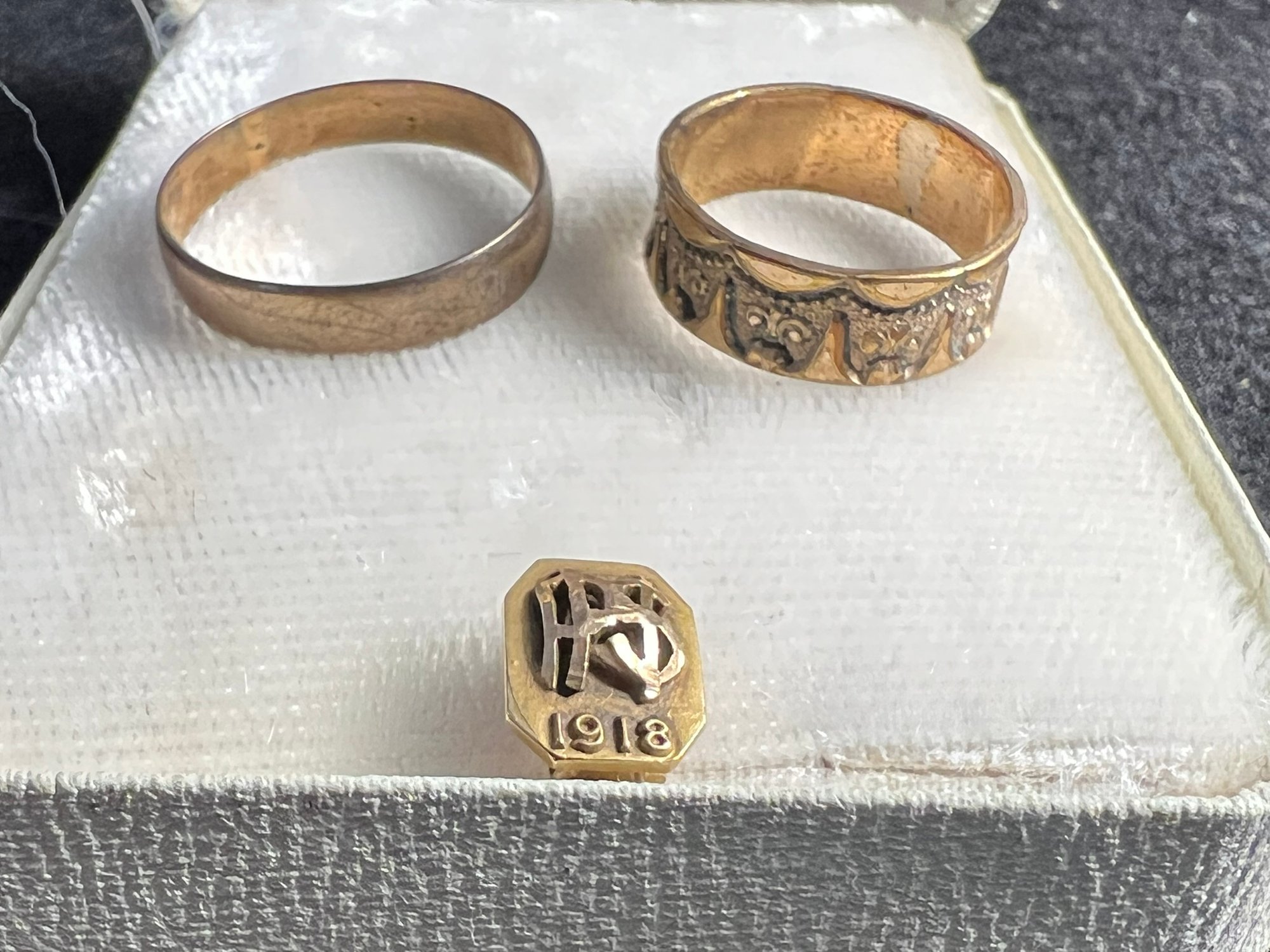 K/ Box 3pcs - 14k And 18k Vintage Rings And Pin #25750 | Auctionninja.com