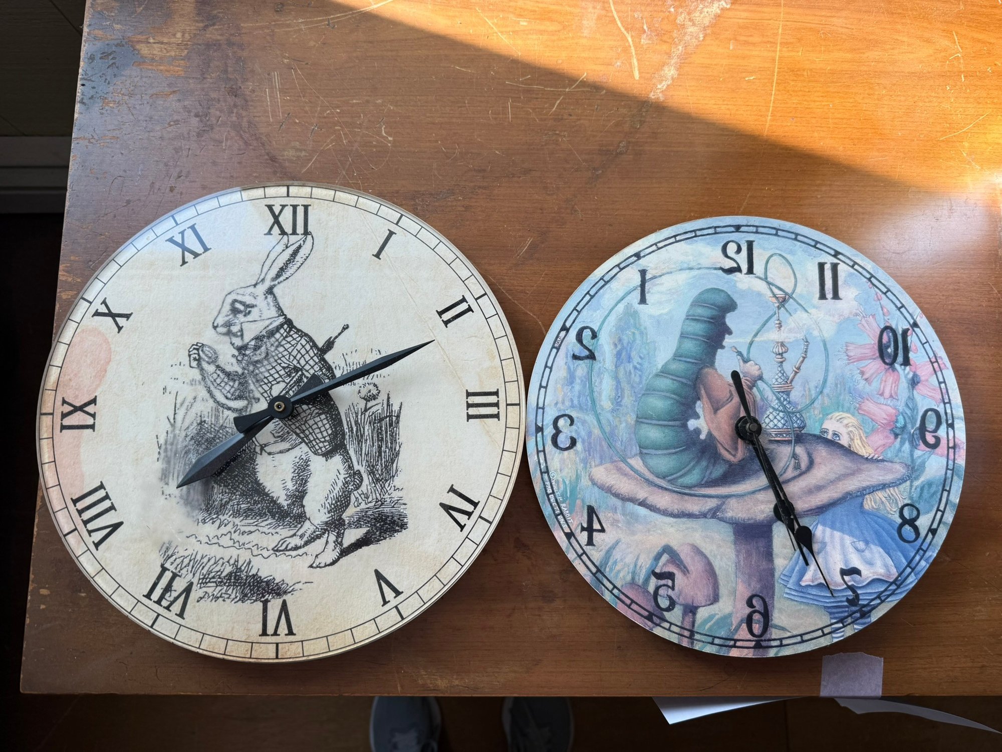 1C/ 2pcs - Alice In Wonderland Wall Clocks: White Rabbit Roman Numerals ...