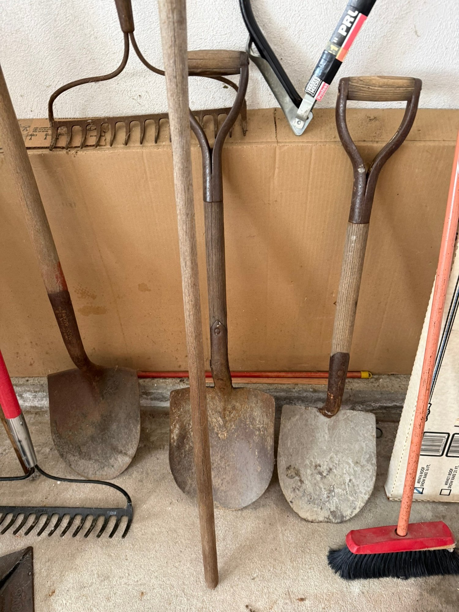 G/ 12pcs - Outdoor Rakes, Tamper, Shovels Etc And Lawn Care Tools ...