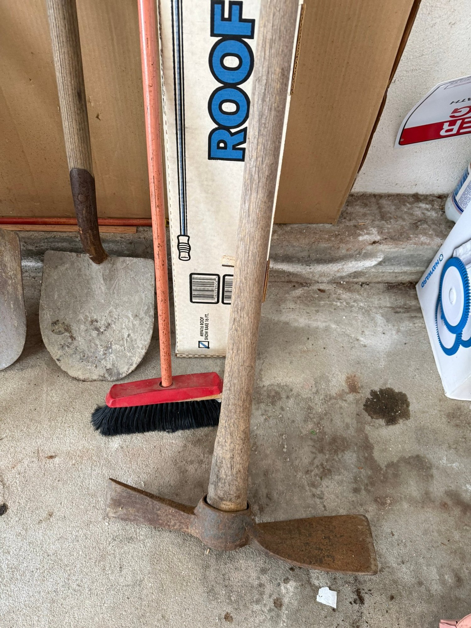 G/ 12pcs - Outdoor Rakes, Tamper, Shovels Etc And Lawn Care Tools ...