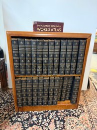 AN-185/ 26pcs - 1963 Encyclopedia Brittanica 1-23 In Wood Bookshelf With World Atlas
