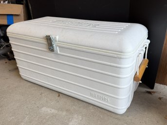 G/ Large Thermos Model 7106, 106 Quart Cooler, Rope And Wood Handles