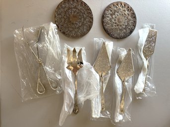 1LR/ Box 7pcs - Ornate Silverplate - Round Glass Base Trivets, 5 Serving Utensils