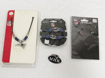 SH/ Bag 4pcs - NFL/NE Patriots Jewelry - 18' Necklace, Stretch Bracelets, Earrings, MHK Pin