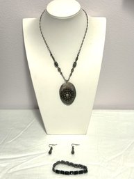 SH/ Bag 3pcs- Womens Gold & Silver Tone Jewelry Black Stones & Mother Of Pearl(?) Necklace, Bracelet, Earrings