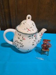 Pfaltzgraff Winter Berry Teapot , Chair Decor