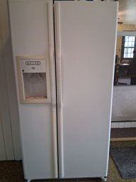GE Refrigerator White Used - 'must Bring Help'
