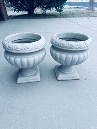 Set Of 2 Plastic Urn-style Garden Planters - For Garden/Lawn
