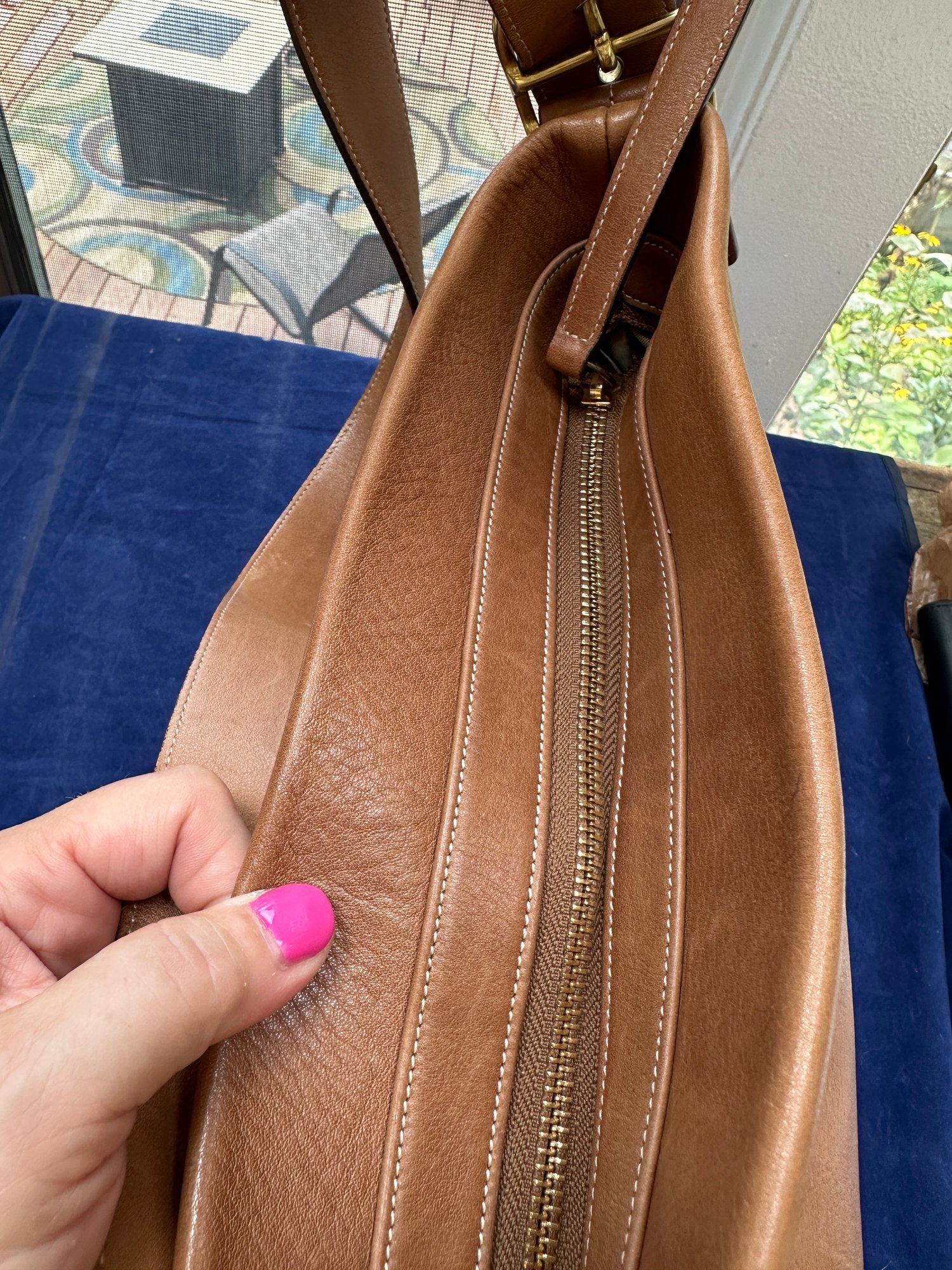 Lot 240 -Large Vintage Coach Hobo Bucket Bag Purse In Camel