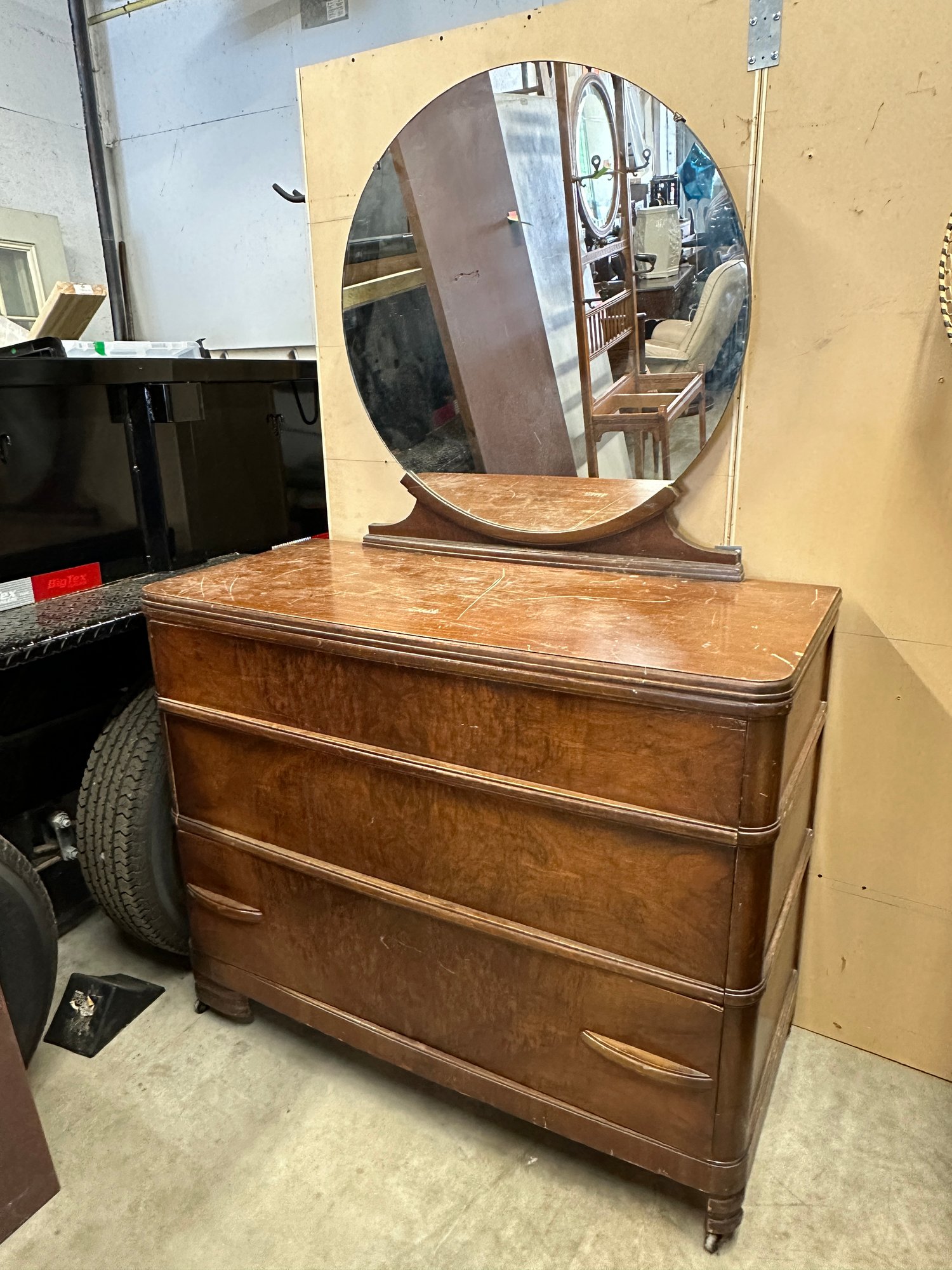 Lot 333 -1930s Art Deco Dresser Bureau Jamestown Chest With Round Mirror-  Antique #16596 | Auctionninja.com