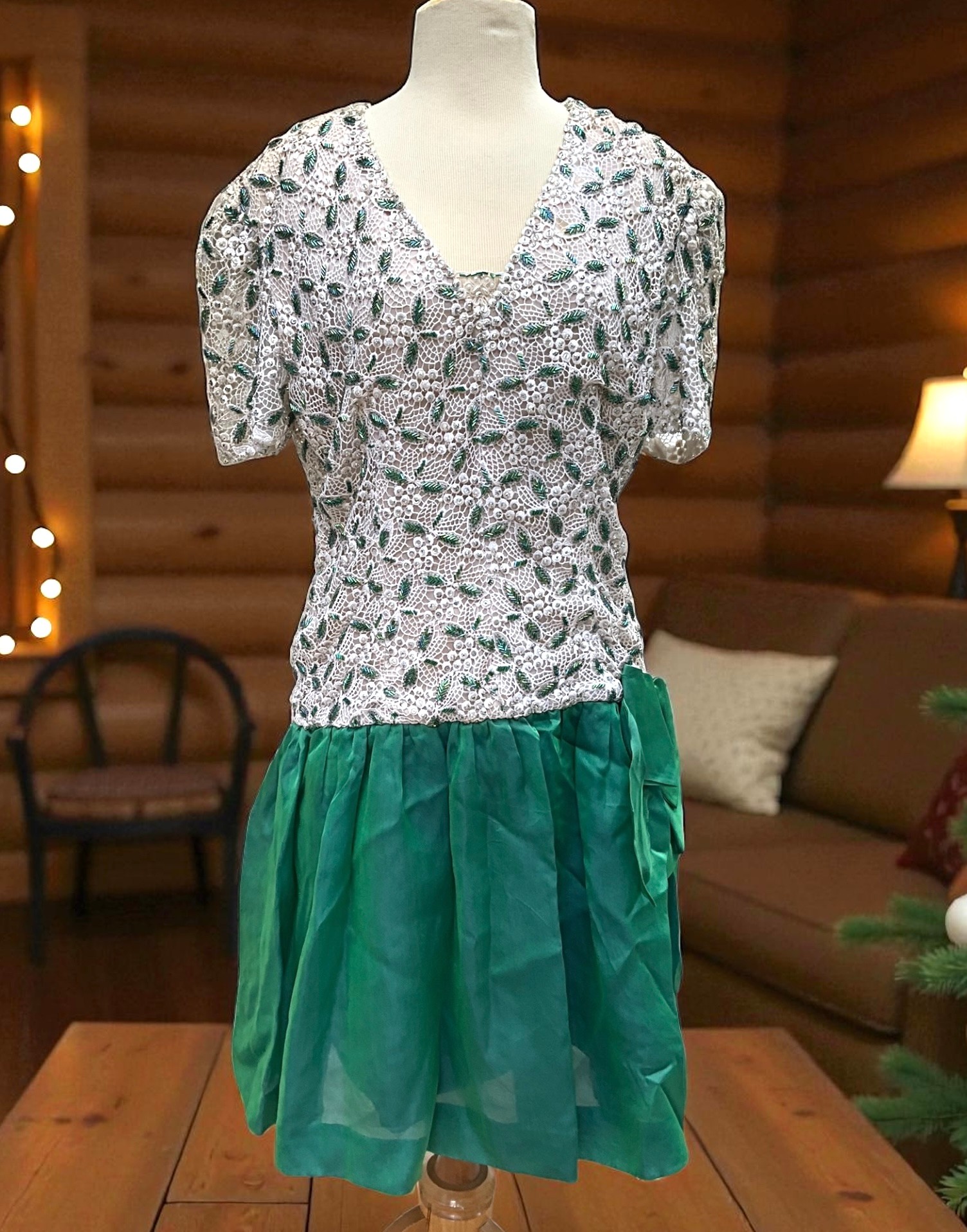 Lot 80AN- 1960s Formal Party Christmas Dress Green Crinoline - Sequins And Beads - Womens Vintage Size 14 #26575 | Auctionninja.com Lot 80AN- 1960s Formal Party Christmas Dress Green Crinoline - Sequins And Beads - Womens Vintage Size 14 #26575 | Auctionninja.com