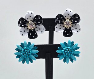 Lot 910LC - Enamel Flower Vintage Clip On Earrings 2 Pairs - Aqua - Black & White - One Signed Avon