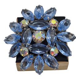 Lot 923LC - 1950-60s Pretty Pin! Beautiful Blue & Arora Borealis Rhinestone Brooch