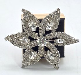 Lot 971LC - Really Pretty! 1960s Large Clear Rhinestone Star Brooch Costume Silver