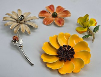 Lot 817LC - Summer Fun! 1960s Enamel Brooches - Daisy With Ladybug On Leaf - Sunflower