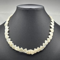 Lot 824LC - Carved Leaf Pattern Vintage MOP Mother Of Pearl Necklace White Shell Choker