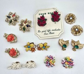 Lot 822LC - Nice Collection Of 8 Pairs Clip-on Earrings - Lots Of Florals - 1 Pair Signed Sarah Coventry