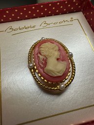 Lot 341LC - 1950-60s Bobbie Brook New In Box Goldtone Cameo Brooch With Faux Pearls - Estate Jewelry