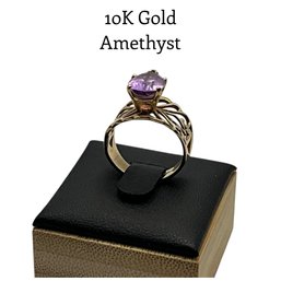 Lot 17DD- 10K Gold With Tear Drop Amethyst Stone Ring Size 6 - WE SHIP! Weight In Photos
