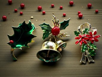 Lot 518LC - Pretty Collection Of Christmas Brooches - Cerrito Green Enamel Leaf Pin - Bells & Holly - Gerry's