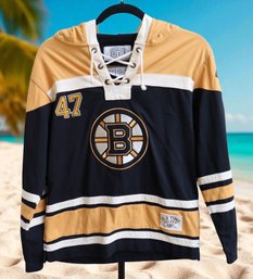 Lot 226CV - Old Time 47 Hockey Boston Bruins Hooded Embroidered Patch Jersey - Size M - 100% Cotton